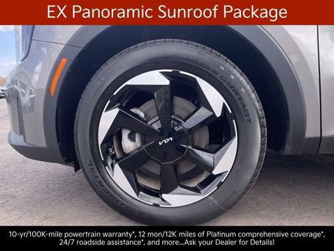 Certified 2025 Kia Sorento EX w/ EX Panoramic Sunroof Package AWD/4WD image 13