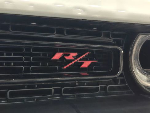 Used 2018 Dodge Challenger R/T Scat Pack w/ Leather Interior Group RWD image 56
