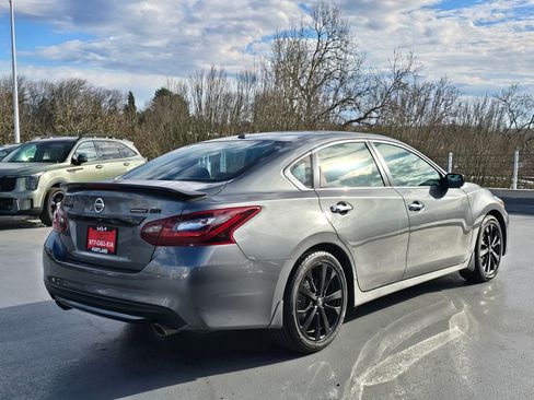 Used 2018 Nissan Altima 2.5 SR w/ SR Midnight Edition image 3