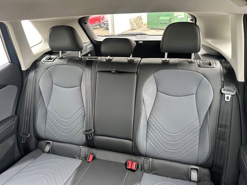 Used 2025 Volkswagen Tiguan SE FWD image 20