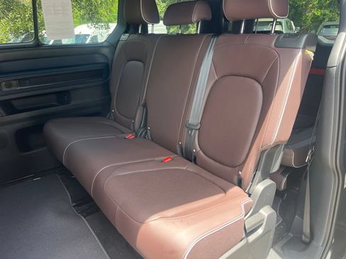 Used 2025 Volkswagen ID. Buzz Pro S RWD image 10