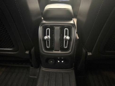 Used 2025 Volvo XC40 B5 Core AWD/4WD image 13