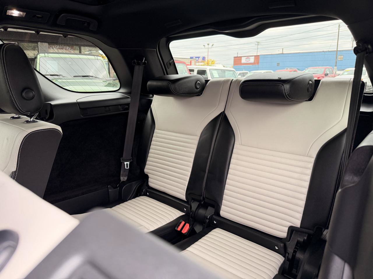 Used 2021 Land Rover Discovery S R-Dynamic AWD/4WD image 15