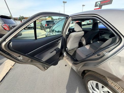 Used 2018 Toyota Corolla LE FWD image 18