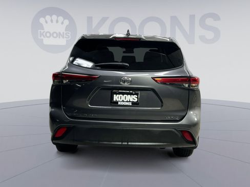 Used 2023 Toyota Highlander LE image 11