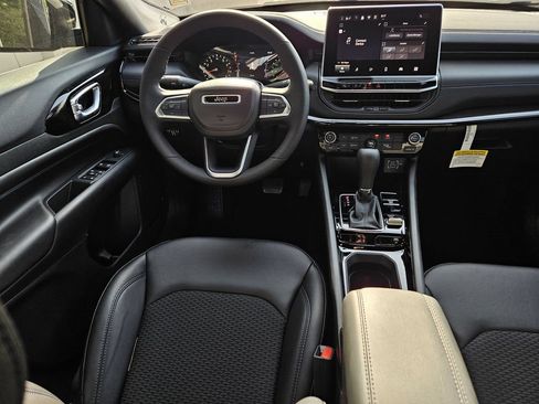 New 2026 Jeep Compass Latitude AWD/4WD image 9