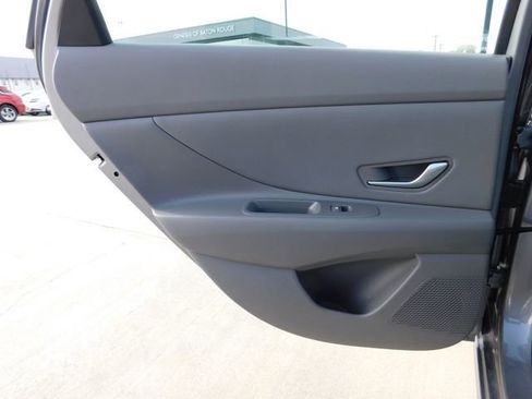 Used 2025 Hyundai Elantra SEL image 14