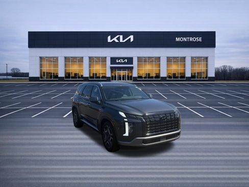 Used 2023 Hyundai Palisade Limited AWD/4WD image 3