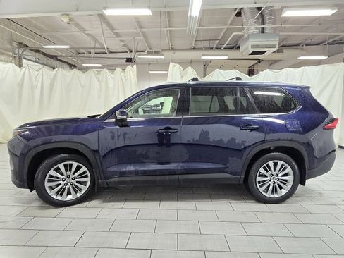 Used 2024 Toyota Grand Highlander Platinum image 16