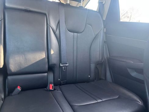 Used 2024 Kia Sorento S image 35