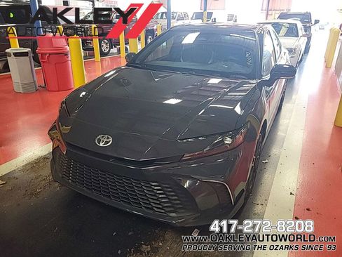 Used 2025 Toyota Camry SE w/ Convenience Package FWD image 1