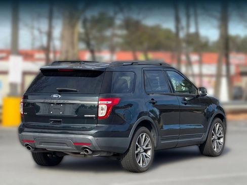 Used 2015 Ford Explorer XLT w/ Equipment Group 202A image 9