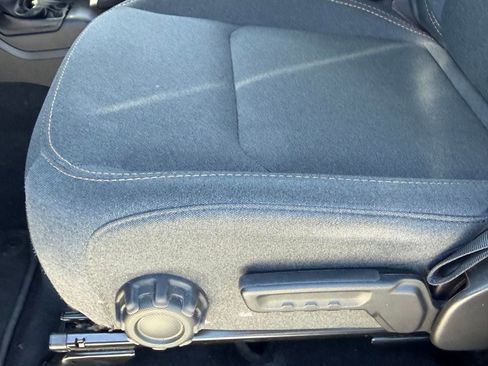 Used 2025 Jeep Wrangler Unlimited Sahara AWD/4WD image 4