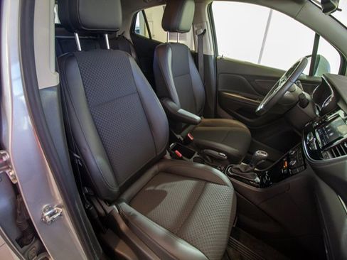 Used 2022 Buick Encore Preferred w/ Safety Package image 17