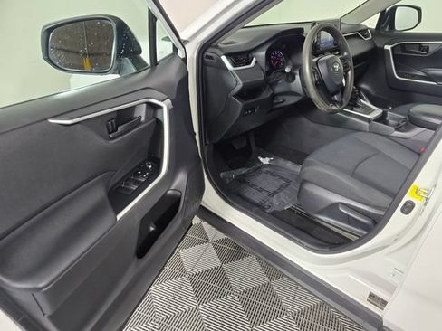 Used 2021 Toyota RAV4 LE w/ Carpet Mat Package (TMS) FWD image 21
