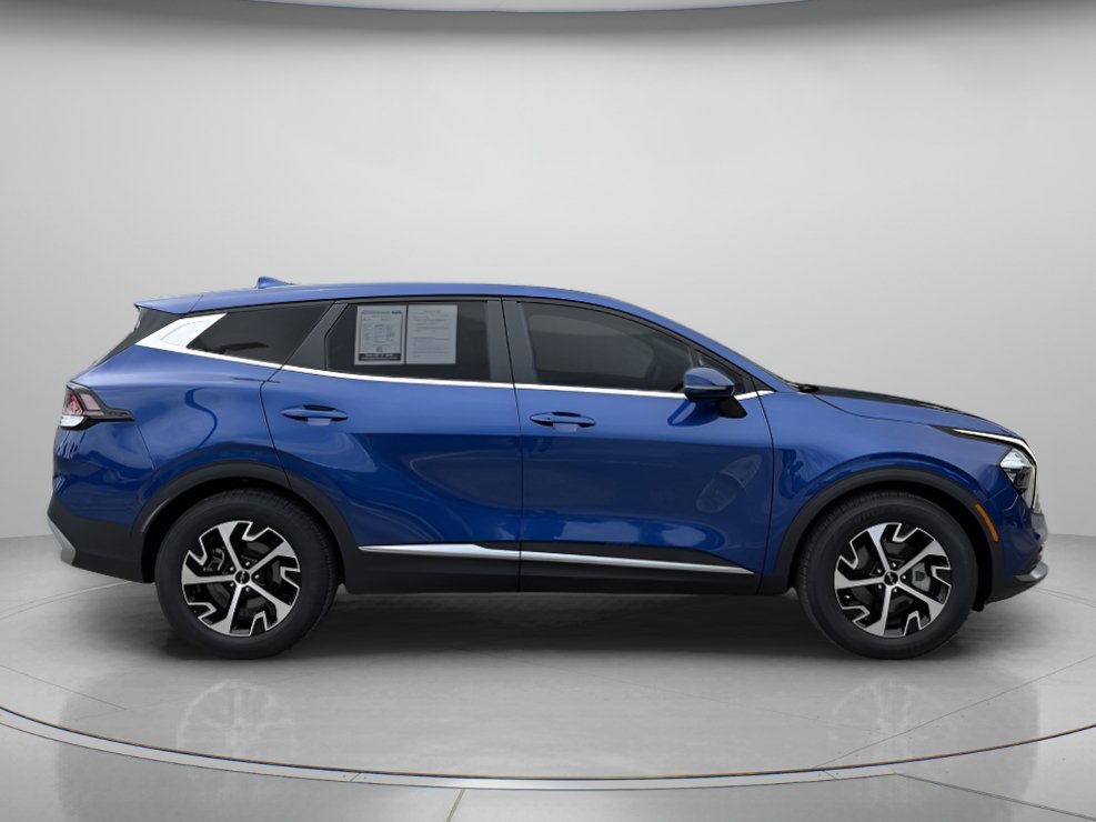 Used 2023 Kia Sportage EX FWD image 2