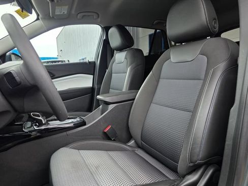 Used 2025 Chevrolet Trax LT FWD image 10