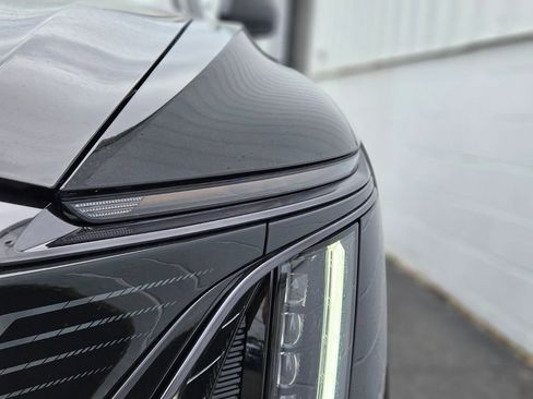 New 2025 Cadillac Lyriq Sport w/ LPO, Floor Liner Package AWD/4WD image 10