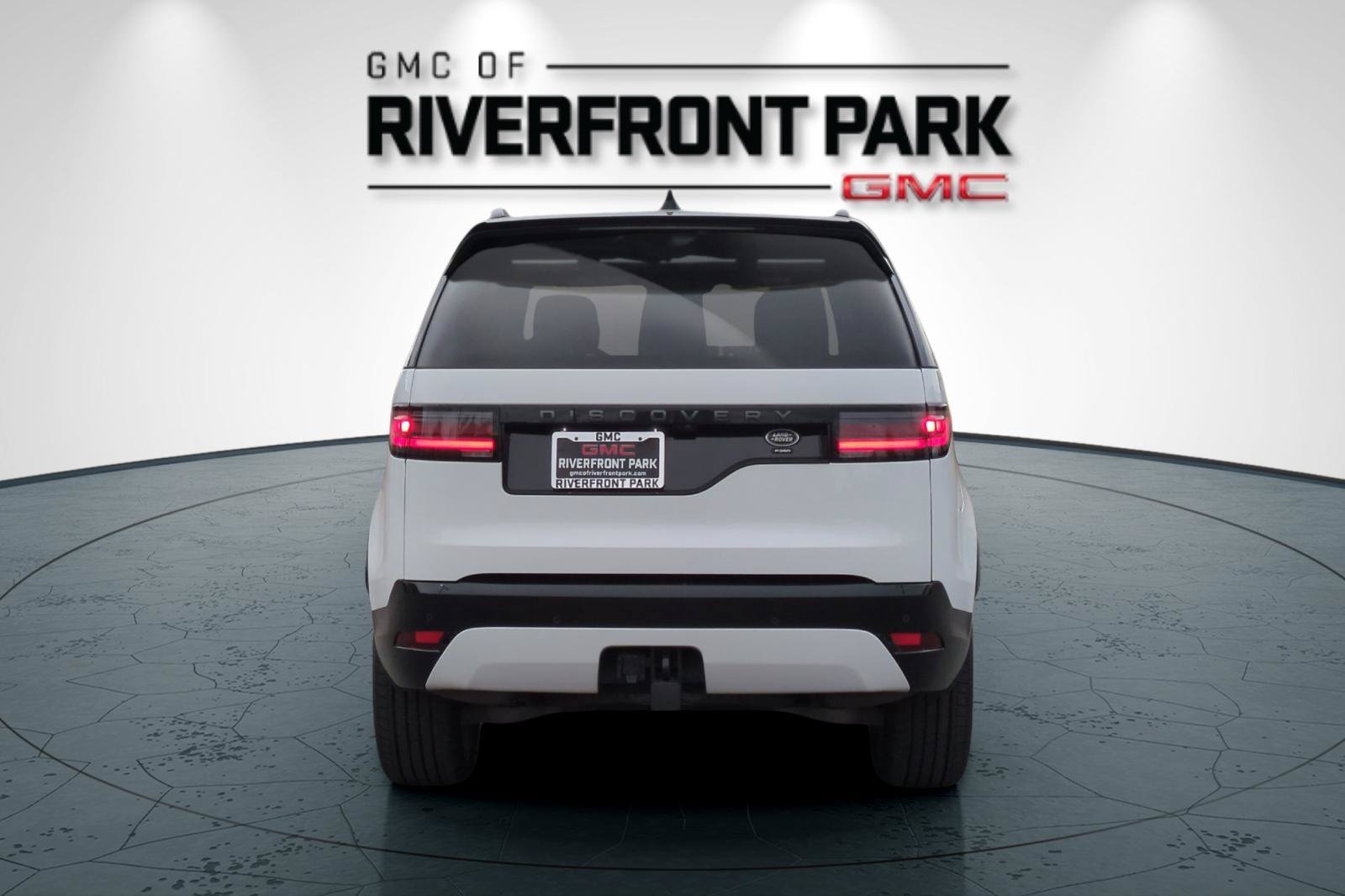Used 2023 Land Rover Discovery HSE R-Dynamic AWD/4WD image 4