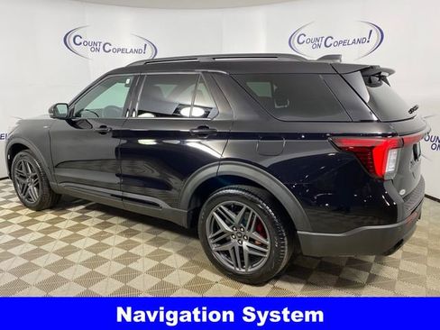 Used 2025 Ford Explorer ST-Line w/ ST-Line Street Pack image 5