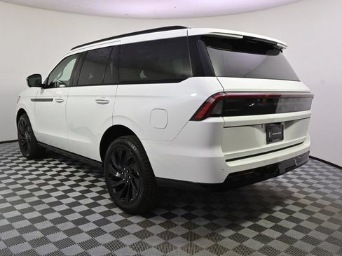 New 2026 Lincoln Navigator Reserve w/ Jet Appearance Package AWD/4WD image 3