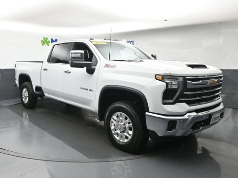 Used 2024 Chevrolet Silverado 3500 LTZ w/ LTZ Plus Package AWD/4WD image 2