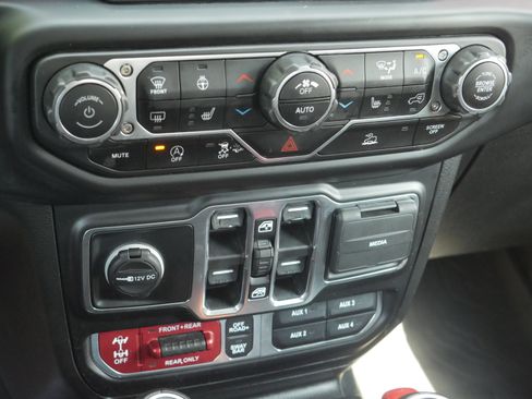 Used 2022 Jeep Gladiator Rubicon w/ LED Lighting Group AWD/4WD image 14