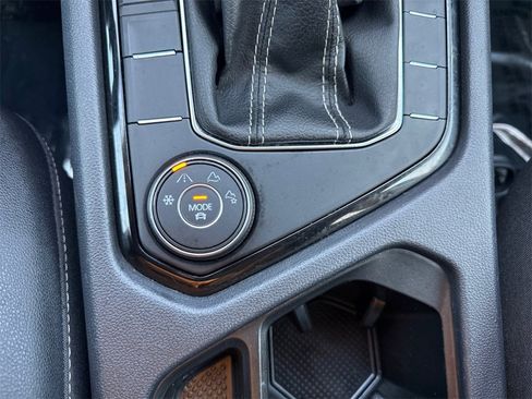 Used 2024 Volkswagen Taos SE image 31