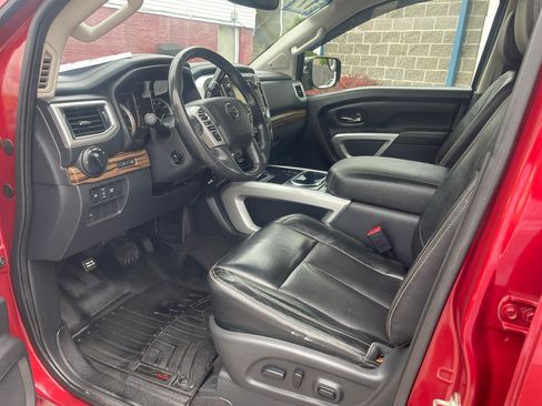 Used 2017 Nissan Titan SL AWD/4WD image 23