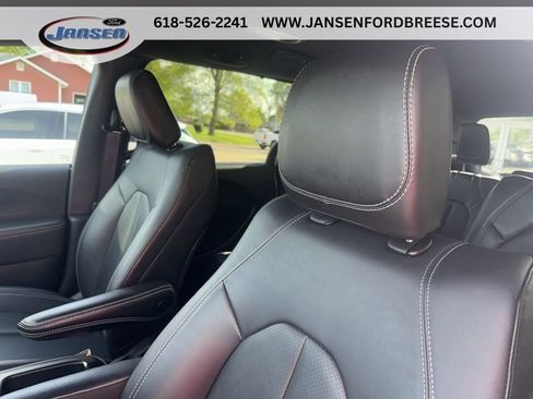 Used 2025 Chrysler Pacifica Select FWD image 12
