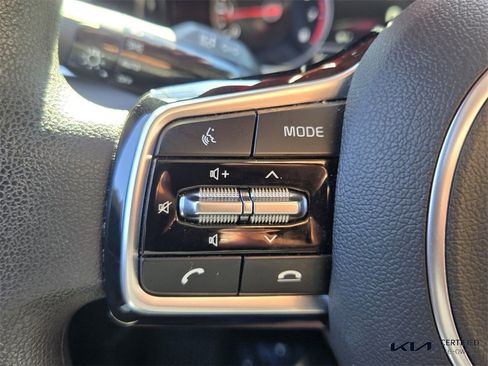 Used 2023 Kia Sorento LX image 28