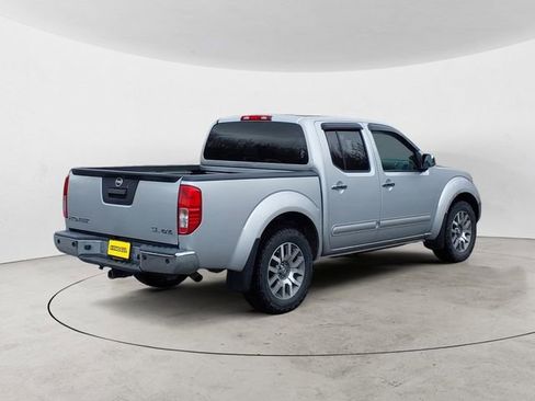 Used 2013 Nissan Frontier SL w/ Moonroof Pkg AWD/4WD image 5