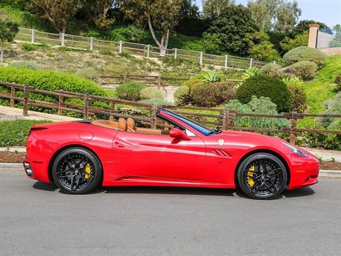 Used 2010 Ferrari California image 8