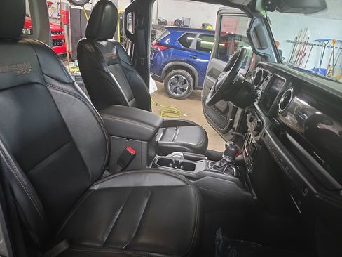 Used 2022 Jeep Wrangler Unlimited Rubicon 392 w/ Trailer Tow Package AWD/4WD image 10