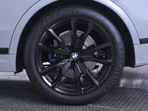 Used 2025 BMW X7 xDrive40i w/ M Sport Package AWD/4WD image 12