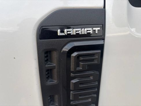 Used 2023 Ford F250 Lariat w/ Sport Appearance Package AWD/4WD image 3
