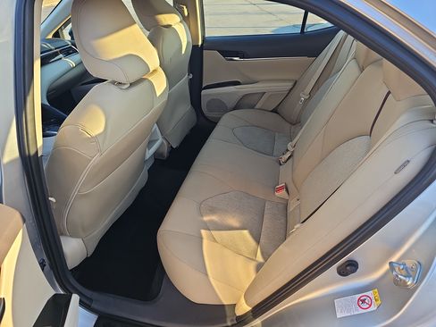 Used 2018 Toyota Camry LE image 15