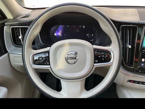 Certified 2023 Volvo XC60 B5 Ultimate w/ Climate Package AWD/4WD image 3