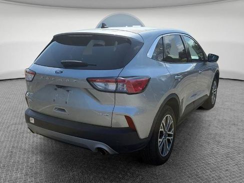 Certified 2022 Ford Escape SEL w/ Technology Package AWD/4WD image 3