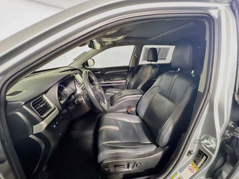 Used 2018 Toyota Highlander SE FWD image 14