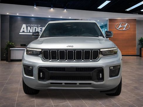 Used 2023 Jeep Grand Cherokee Overland RWD image 4