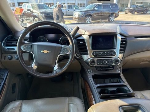 Used 2019 Chevrolet Suburban Premier image 8