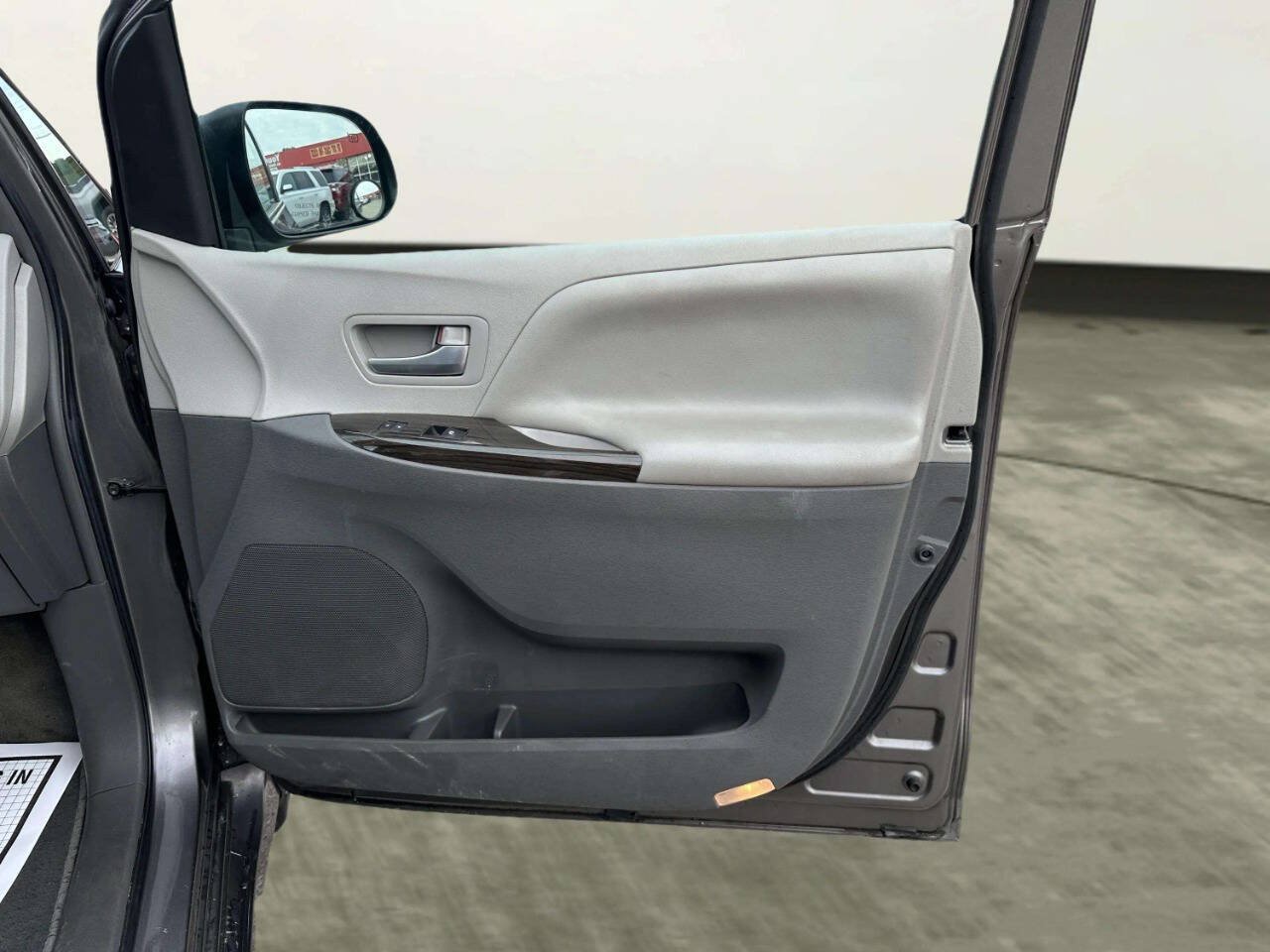 Used 2018 Toyota Sienna XLE w/ XLE Navigation Package FWD image 20
