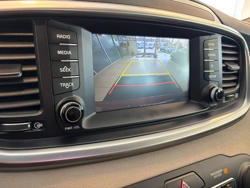 Used 2019 Kia Sorento AWD V6 image 20