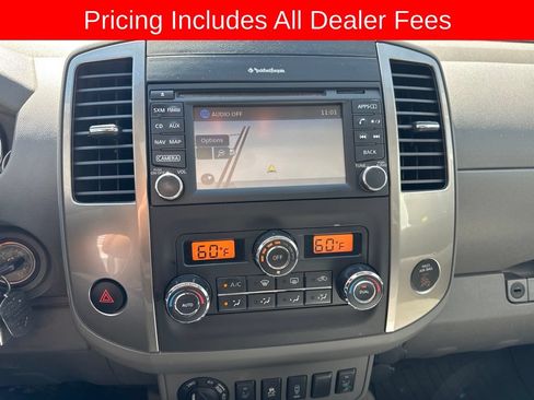 Used 2014 Nissan Frontier SL w/ SL Moonroof Package AWD/4WD image 9