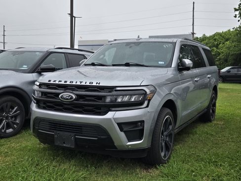 Used 2024 Ford Expedition Max Limited image 3