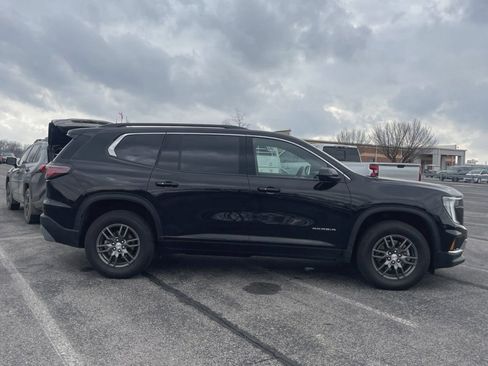 Used 2025 GMC Acadia Elevation image 8