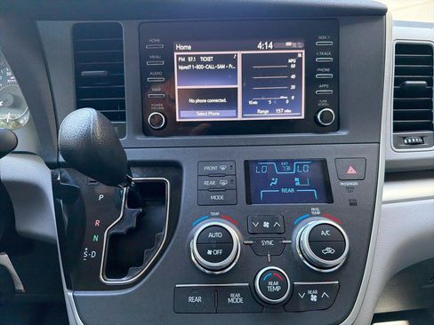 Used 2020 Toyota Sienna L FWD image 32