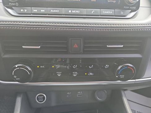 Used 2023 Nissan Rogue S image 4