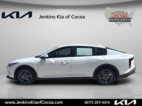 New 2026 Kia K4 FWD image 9
